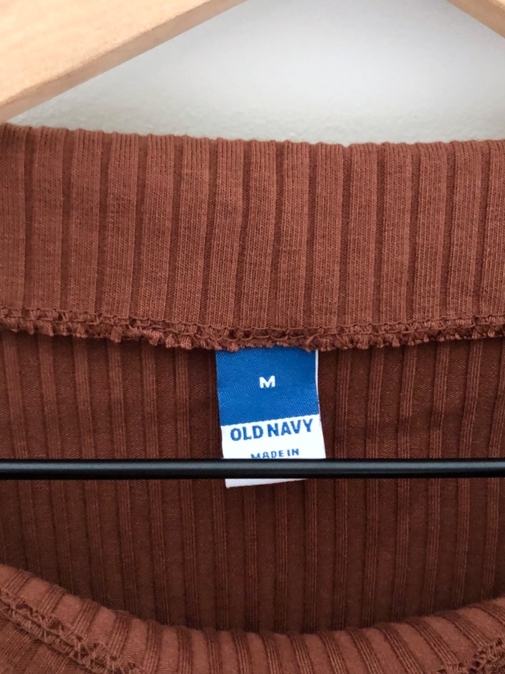 Old Navy Slit-Neck Ribbed Top - Picture 4 of 5